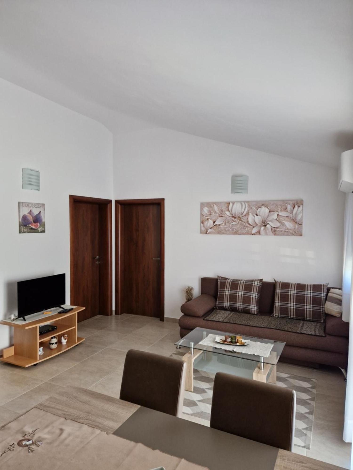 Luka Apartment