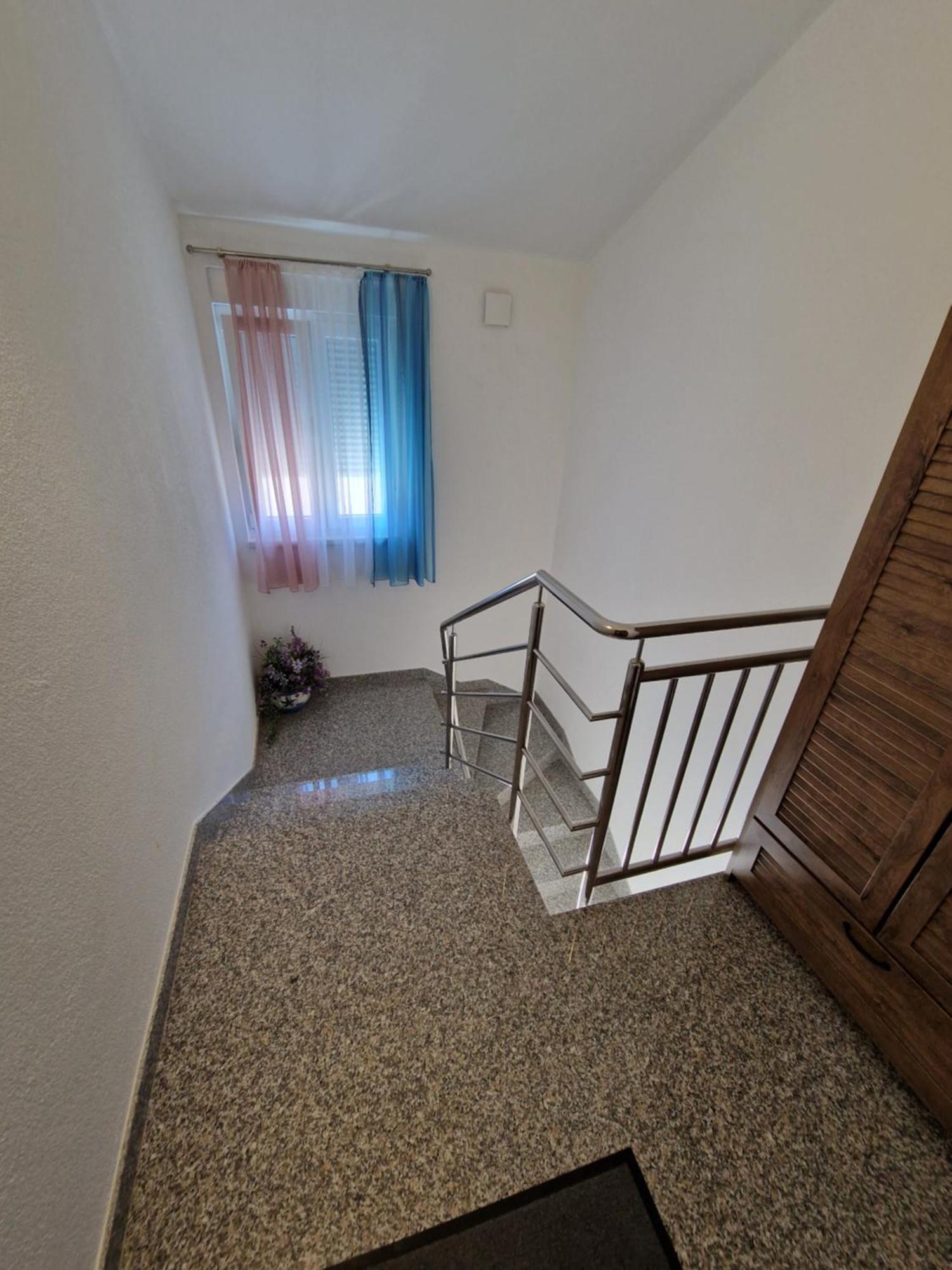 Apartment Luka *