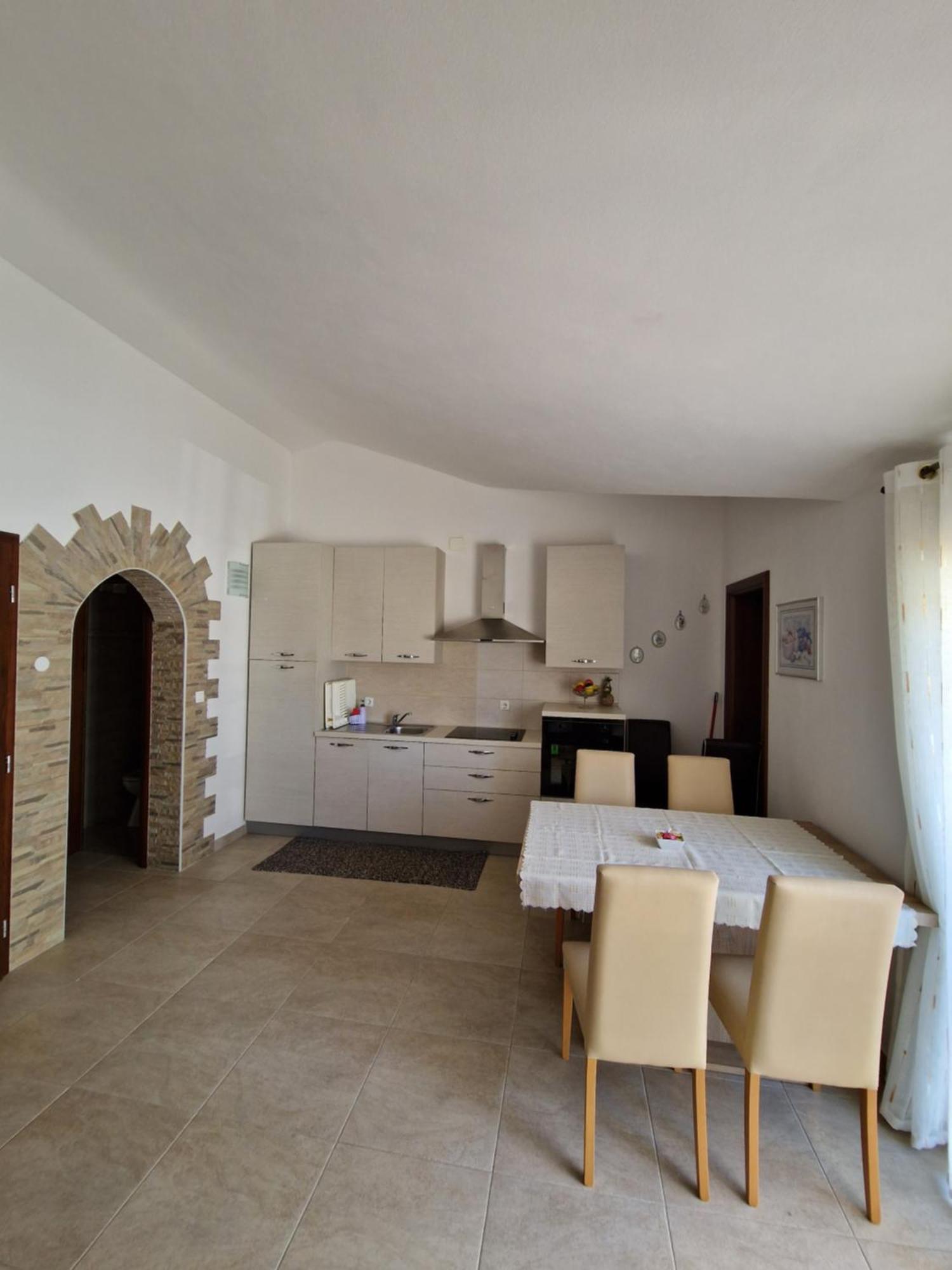 Luka Apartment *